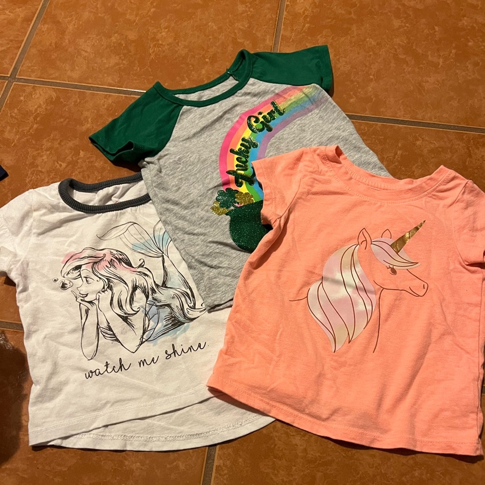 Girl clothes size to 2T/24 months (Few 18-month-old pieces)